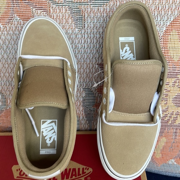 Vans WMNS Chukka Low
Incense/White
VN0A5HEX3BW
Sneakers - Picture 13 of 16